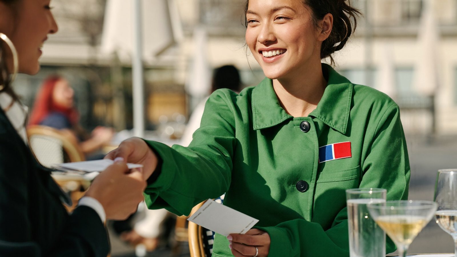 Comment attirer des clients dans un restaurant : 13 actions terrain efficaces