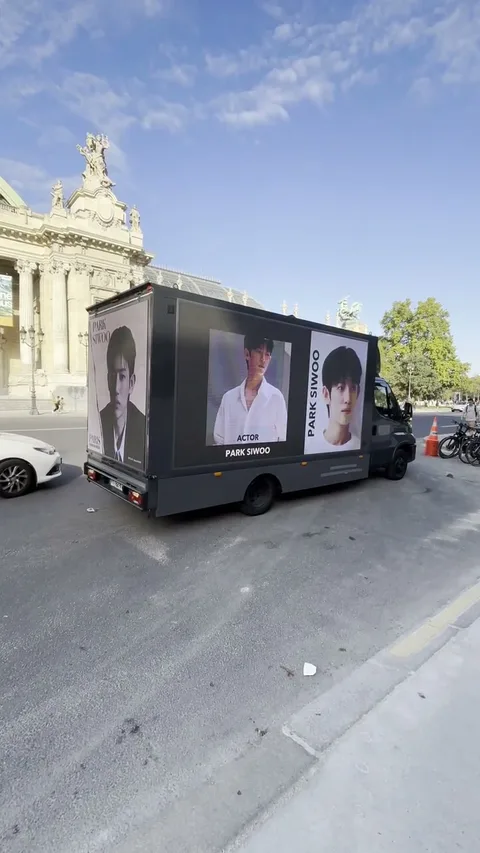 Another Park Siwoo campaign visual playing on the same LED truck during Paris Fashion Week.