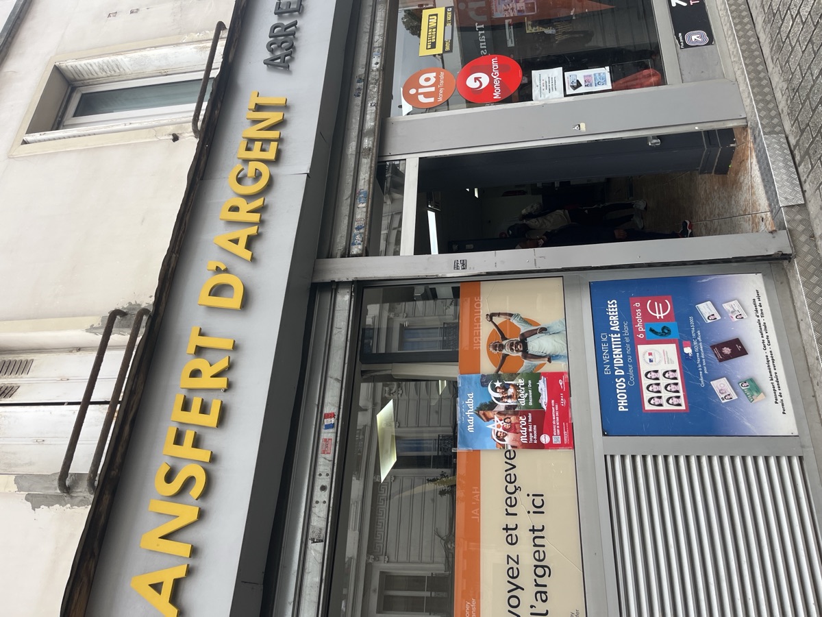 Affiche posée dans un commerce de proximité rue Auguste Delaune à Saint-Denis